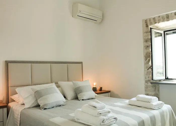 Villa Thomas's House *